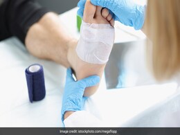 पैरों में कुछ चुभ जाना बन सकता है गंभीर इंफेक्शन, बचाव के लिए ऐसे करें फर्स्ट एड पैरों में कुछ चुभ जाना बन सकता है गंभीर इंफेक्शन, बचाव के लिए ऐसे करें फर्स्ट एड