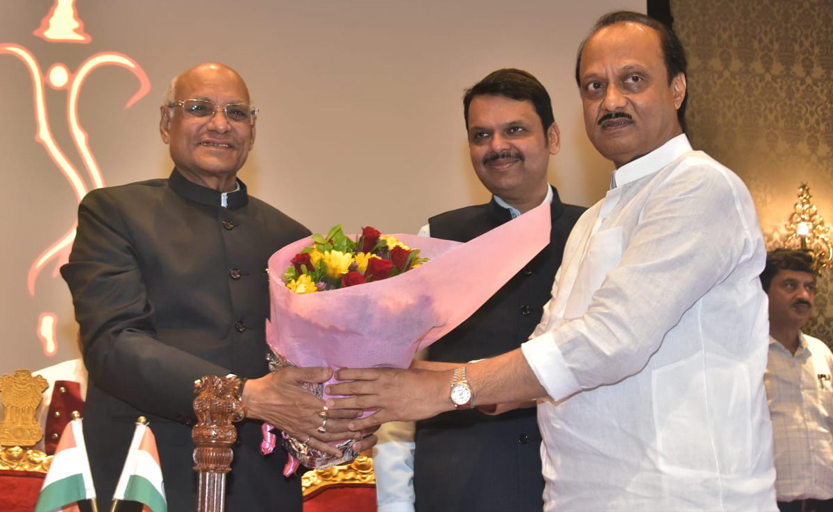 महाराष्ट्र 'महाभारत' पार्ट-2 : NCP में 'टूट', अजित की बगावत, अब क्या करेंगे शरद पवार? 10 बड़ी बातें