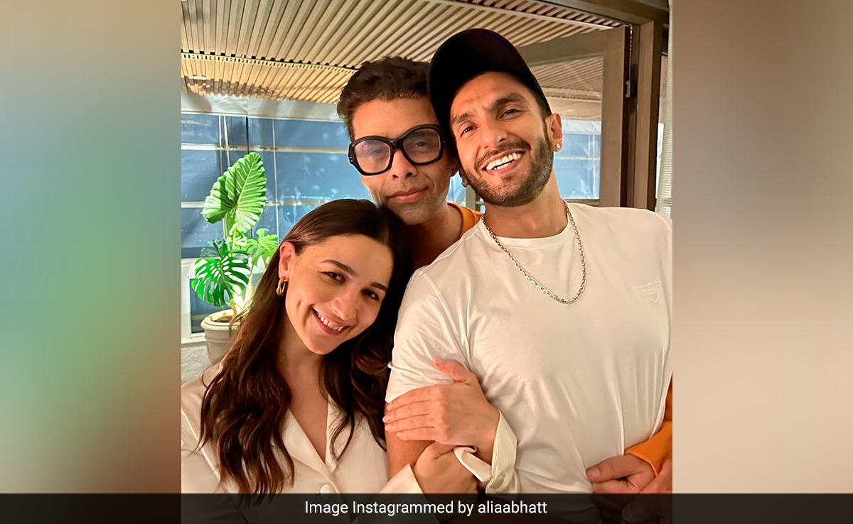 Alia Bhatt's Pic With Ranveer Singh And "Maker Of Their <i>Kahaani</i>" Karan Johar Proves All You Need Is Love