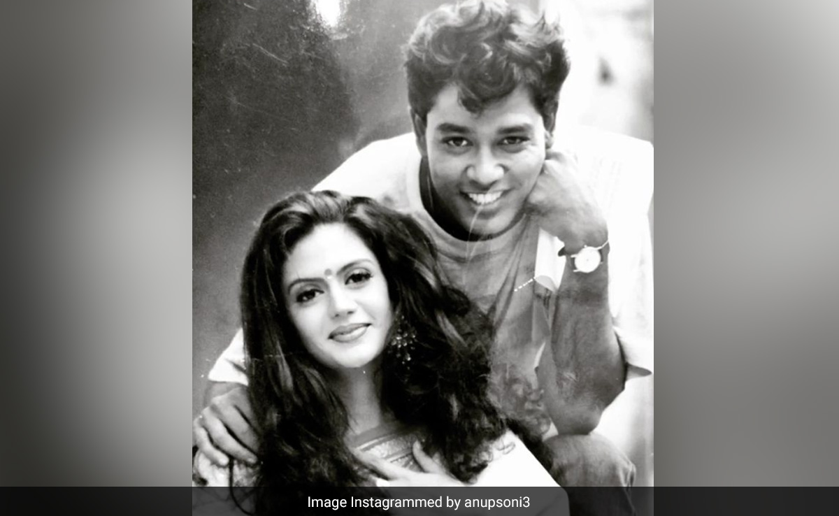 Mandira Bedi And Anup Soni In A Throwback Pic From The Sets Of <i> Shanti </i>