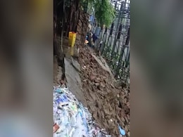 दिल्ली में बारिश के चलते पेड़ और दीवार गिरने की दो अलग-अलग घटनाओं में दो व्यक्तियों की मौत दिल्ली में बारिश के चलते पेड़ और दीवार गिरने की दो अलग-अलग घटनाओं में दो व्यक्तियों की मौत