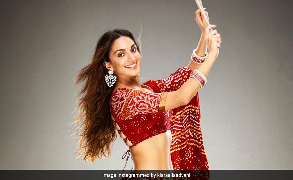 Back When Kiara Advani Brought The Dandiya Night Dazzle In A Red <i>Leheriya Lehenga</i>