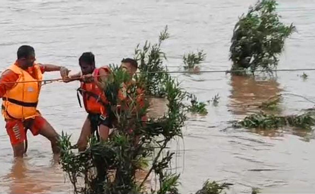 VIDEO: जबलपुर के नर्मदा घाट में रातभर फंसे रहे 4 मछुआरों का सफल रेस्क्यू