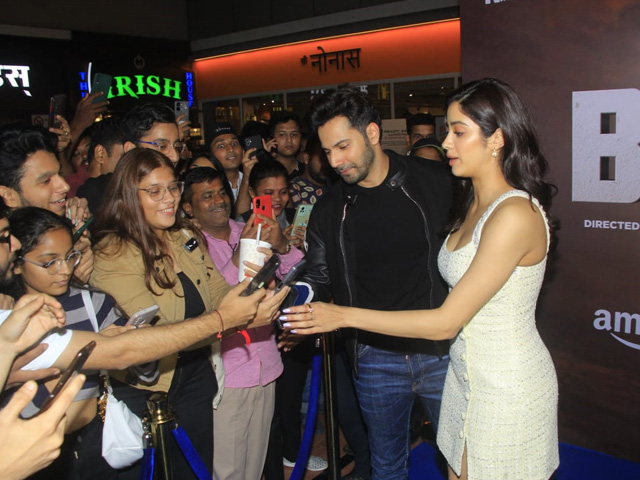Scenes From <i>Bawaal</i> Screening: Janhvi-Varun Click Selfies With Fans