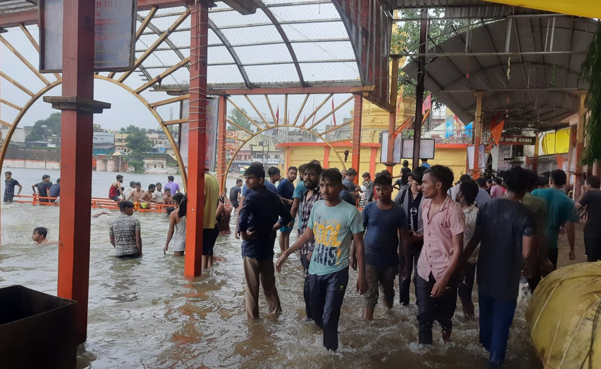भारी बारिश से बैतूल में ताप्ती सरोवर हुआ ओवर फ्लो, रिहायशी इलाकों में घुसा पानी
