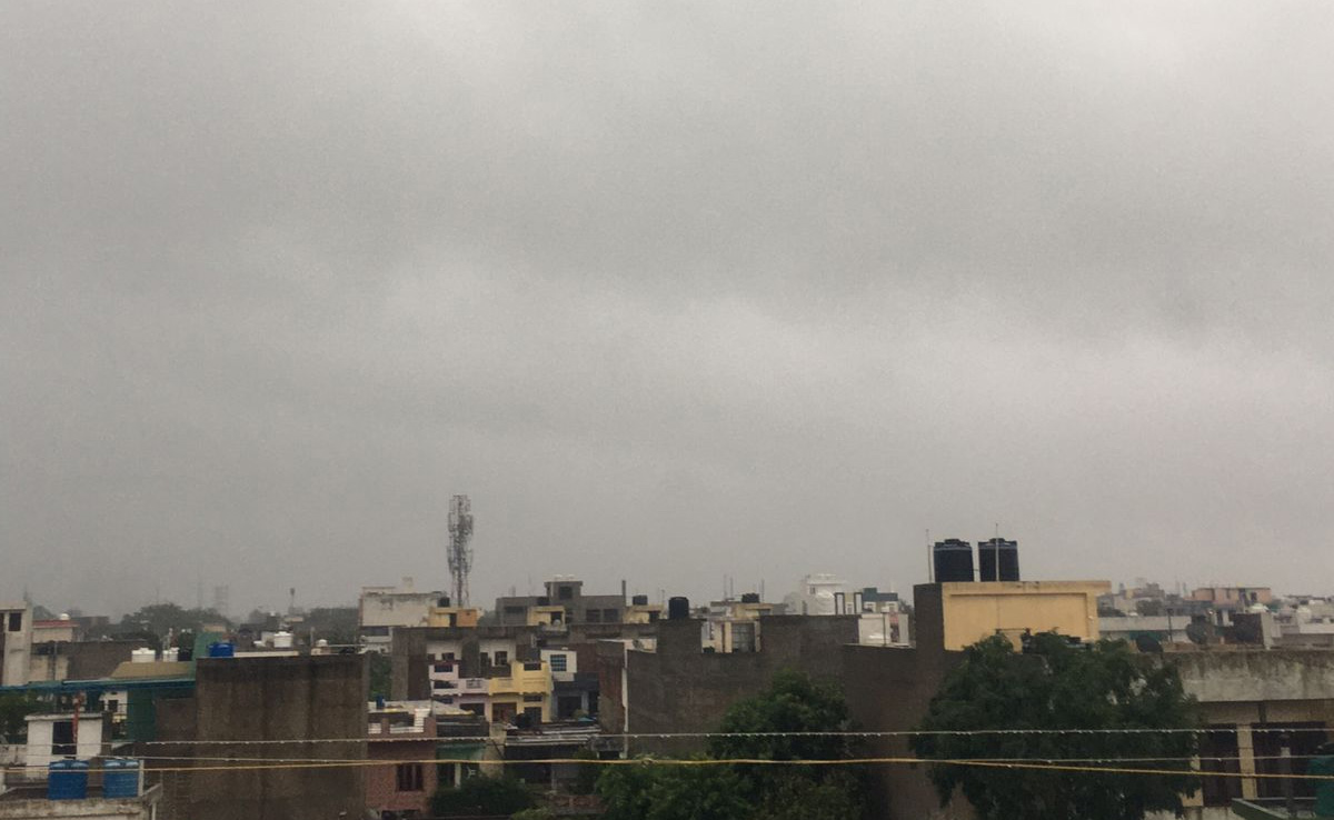 जयपुर में मूसलाधार बारिश, कई इलाकों में भरा पानी, IMD ने जारी किया अलर्ट