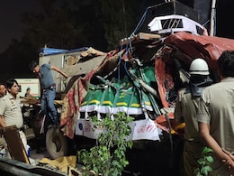 Truck Jumps Delhi Road Divider, Hits Vehicle Carrying Kanwariyas, 4 Killed Truck Jumps Delhi Road Divider, Hits Vehicle Carrying Kanwariyas, 4 Killed