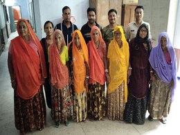 पुलिस ने 53 साल पहले दर्ज मामले में 7 बुज़ुर्ग महिलाओं को किया गिरफ्तार, जंगल से लकड़ी काटने का आरोप पुलिस ने 53 साल पहले दर्ज मामले में 7 बुज़ुर्ग महिलाओं को किया गिरफ्तार, जंगल से लकड़ी काटने का आरोप