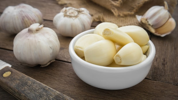Garlic promotes the growth of beneficial gut bacteria and has antimicrobial properties