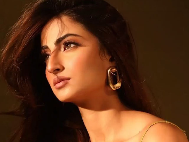 मुंबई एयरपोर्ट पर नज़र आईं एक्ट्रेस पलक तिवारी, फैंस हुए दीवाने