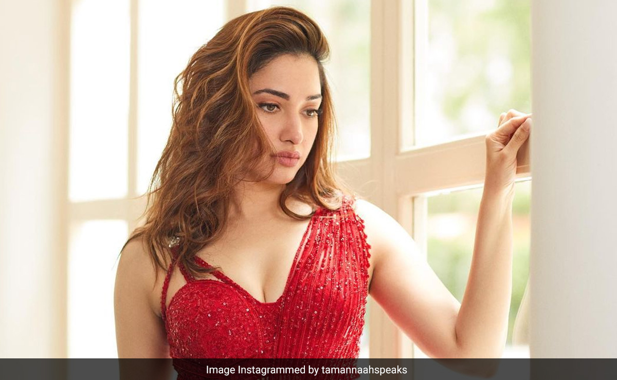 Tamannaah Bhatia Goes Fiery Red In Falguni Shane Peacock <i>Saree</i> For <i>Jailer</i> Audio Launch