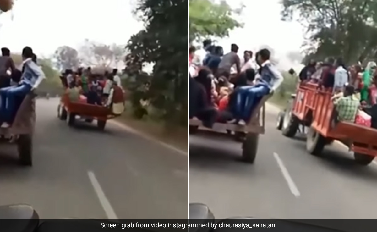 सड़क पर जा रहे ट्रैक्टर को ओवरटेक करने लगा लोगों से भरा दूसरा ट्रैक्टर, अचानक बिगड़ा बैलेंस, आगे जो हुआ, दिल दहल जाएगा