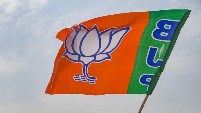 भाजपा विधायकों ने फूड पैकेट योजना को लेकर नारेबाजी की, बहिष्कार किया
