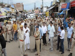 सीकर : मोहर्रम से पूर्व शहर में पुलिस और प्रशासन ने निकाला फ्लैग मार्च सीकर : मोहर्रम से पूर्व शहर में पुलिस और प्रशासन ने निकाला फ्लैग मार्च