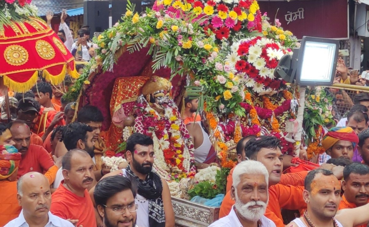 उज्जैन में सोमवार को निकली महाकाल की पहली सवारी,  प्रजा को दिए दर्शन