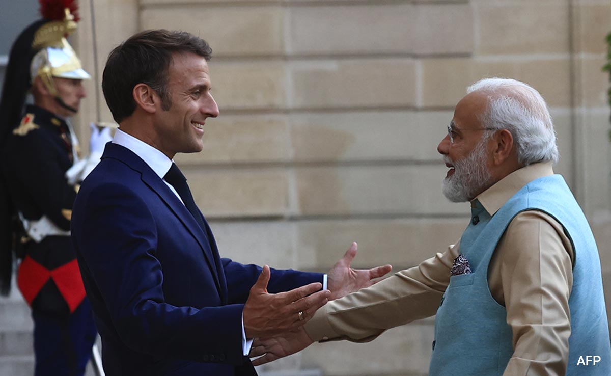 "<i>Paris Mein Hardik Swagat</i>":France's Macron Welcomes PM Modi