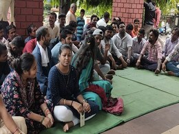 धमतरी : दो महीने से वेतन नहीं मिलने पर निगम सफाई कर्मचारियों ने किया प्रदर्शन धमतरी : दो महीने से वेतन नहीं मिलने पर निगम सफाई कर्मचारियों ने किया प्रदर्शन