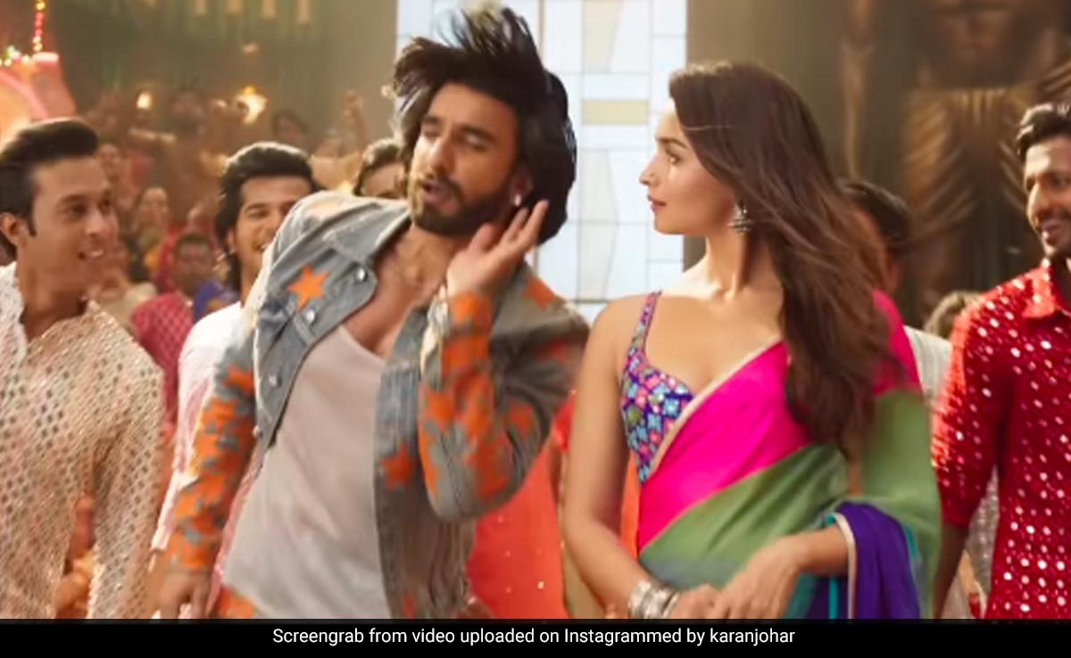 <i>Rocky Aur Rani Kii Prem Kahaani</i> Song <I>What Jhumka</i> Teaser: Alia Bhatt And Ranveer Singh's Colourful World