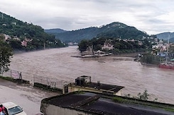 ग्राउंड रिपोर्ट: उत्तराखंड में भारी बारिश से बाढ़ जैसे हालात, रेड अलर्ट जारी ग्राउंड रिपोर्ट: उत्तराखंड में भारी बारिश से बाढ़ जैसे हालात, रेड अलर्ट जारी