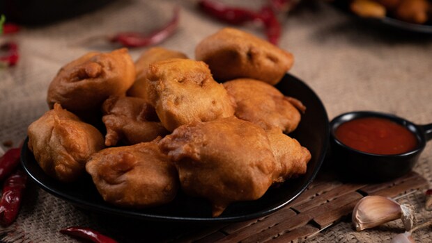 This Bengali version of aloo pakora is undeniably delicious This Bengali version of aloo pakora is undeniably delicious
