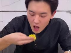 Viral: Video Of Japanese Influencer Relishing Dal Chawal With Hands Wins Hearts Online Viral: Video Of Japanese Influencer Relishing Dal Chawal With Hands Wins Hearts Online