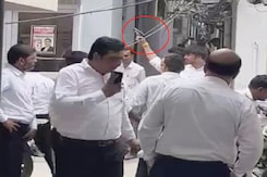 Firing At Delhi's Tis Hazari Court In Clash Between 2 Groups Of Lawyers Firing At Delhi's Tis Hazari Court In Clash Between 2 Groups Of Lawyers