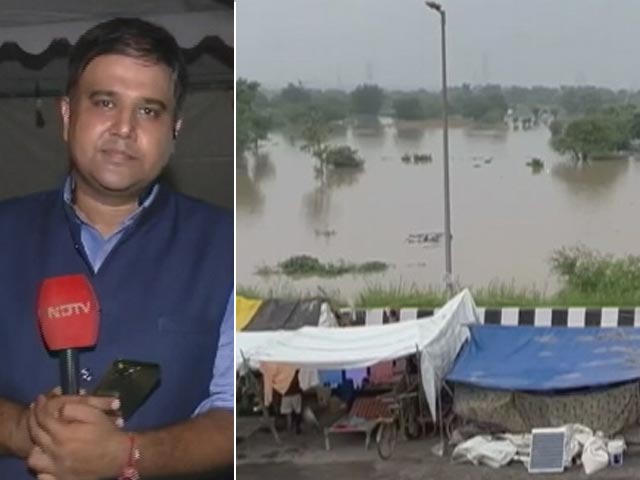दिल्ली में उफान पर यमुना, निचले इलाकों के घरों में घुसा पानी