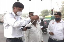 दिल्ली ट्रैफिक पुलिस की मांग-चालान न भरने वालों के ड्राइविंग लाइसेंस हो सस्पेंड दिल्ली ट्रैफिक पुलिस की मांग-चालान न भरने वालों के ड्राइविंग लाइसेंस हो सस्पेंड