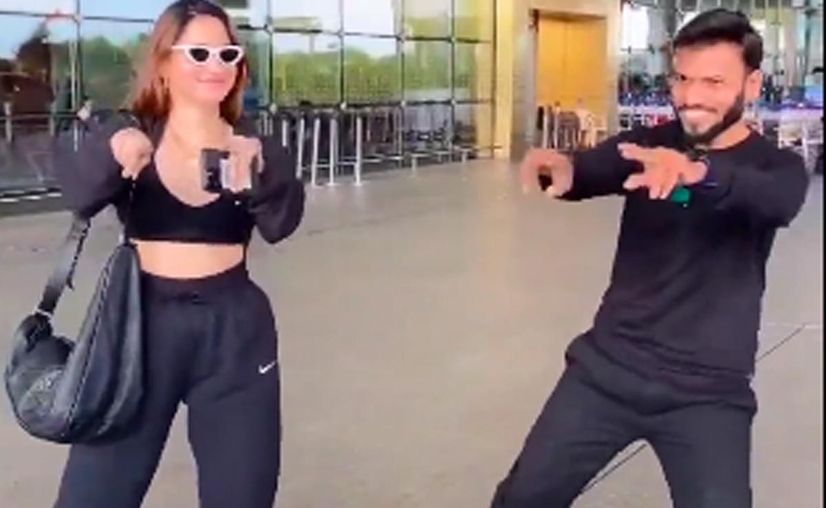 Viral: Tamannaah Dances To <i>Kaavaalaa</i> With Fan Before Flying Out, Says "He Is Doing Better Than Me"