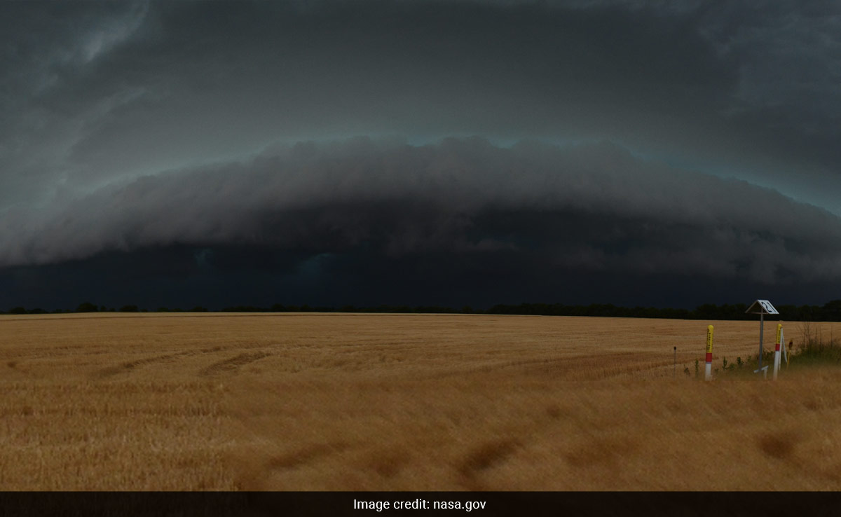 What Are Shelf Clouds And Why Are They Trending? Explained