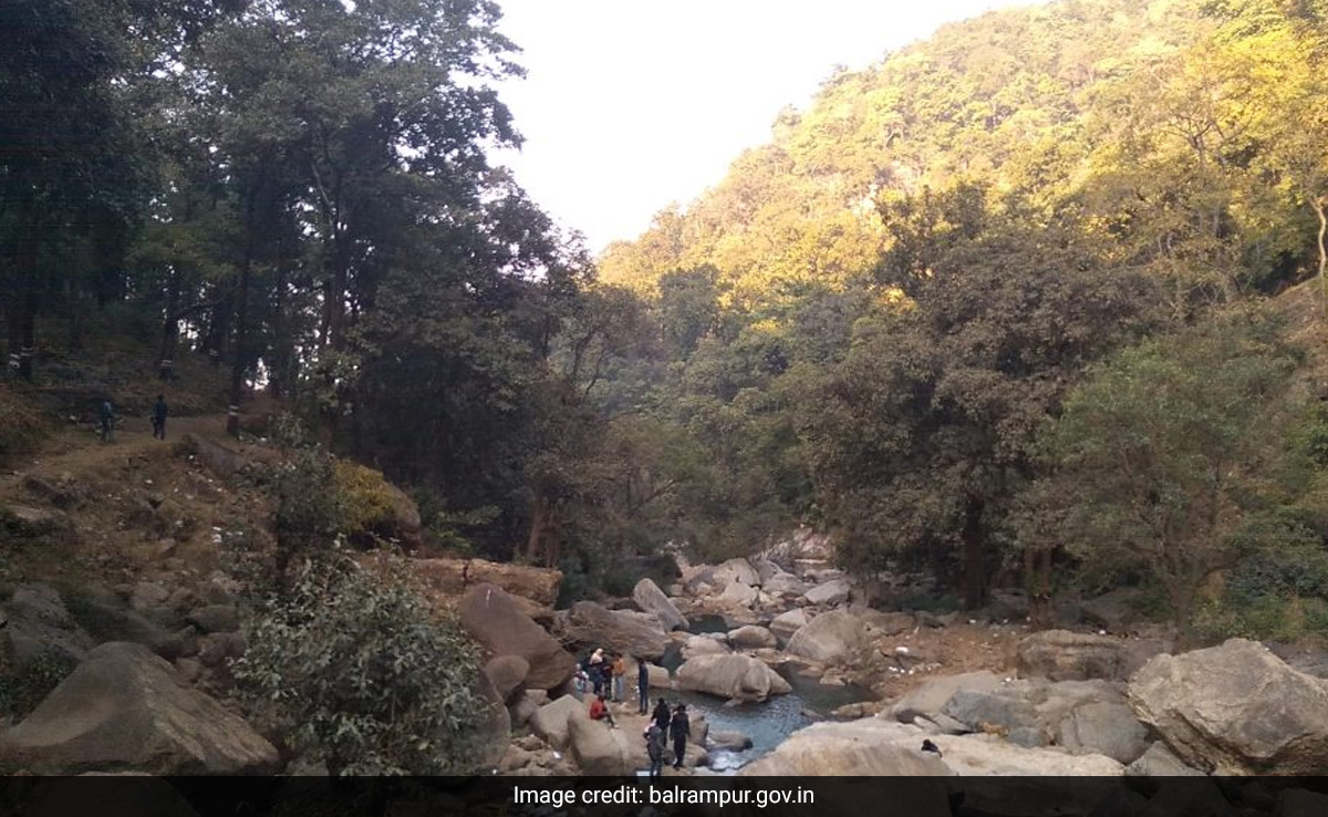 बलरामपुर: यहां जमीन से निकला है गर्म जल, देश भर में मशहूर है जिले का तातापानी