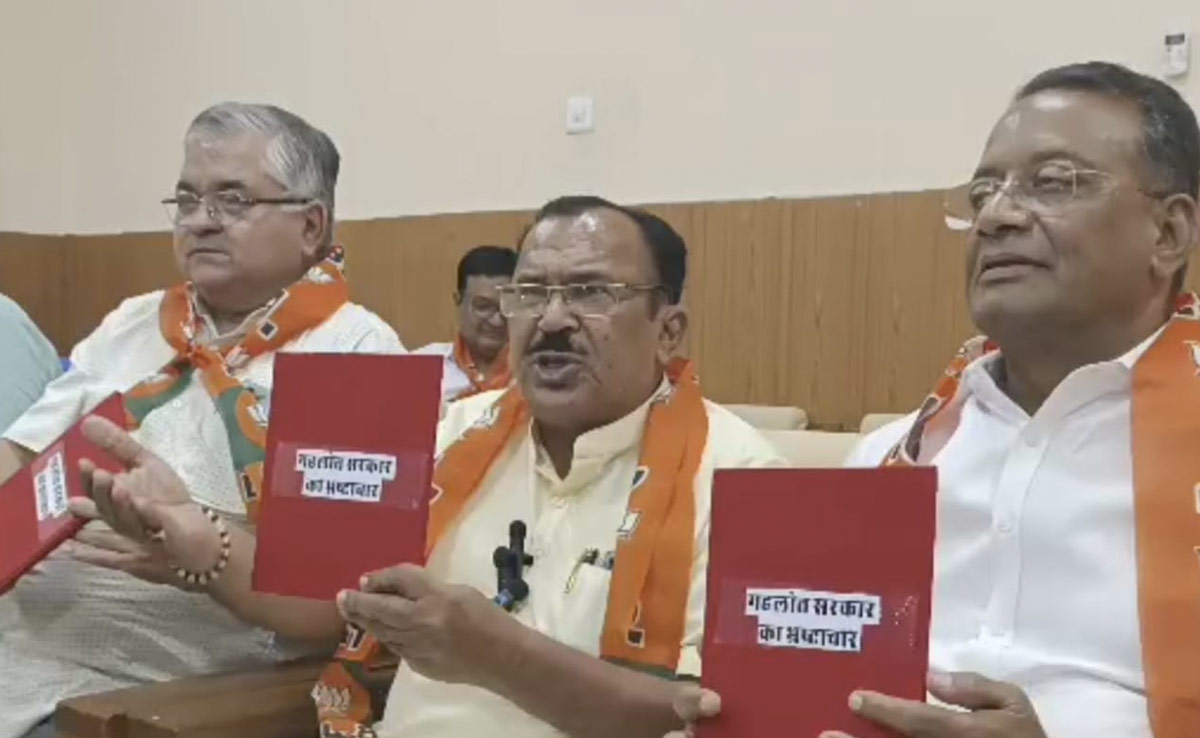 ''लाल डायरी मुद्दे पर पल्ला नही झाड़ सकते गहलोत'' : मुख्यमंत्री के गढ़ में बीजेपी नेता ने सरकार को घेरा