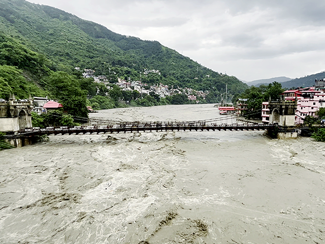 हिमाचल प्रदेश में भारी बारिश से जन-जीवन अस्त-व्यस्त