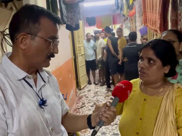 मुंबई में पहाड़ का मलबा घर में घुसा, अंधेरी पूर्व चकाला  में इमारत में रहने वाले लोग बाल-बाल बचे