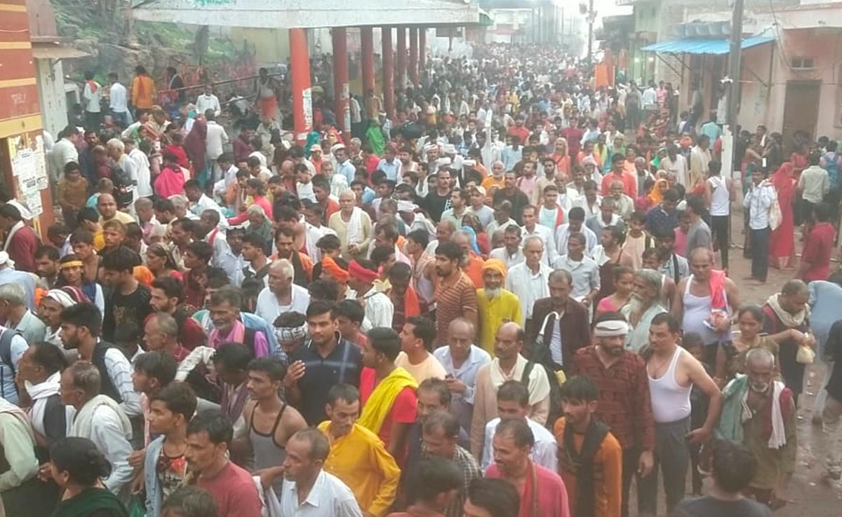 चित्रकूट में हरियाली अमावस्या पर उमड़ी भीड़, दो श्रद्धालुओं की मौत