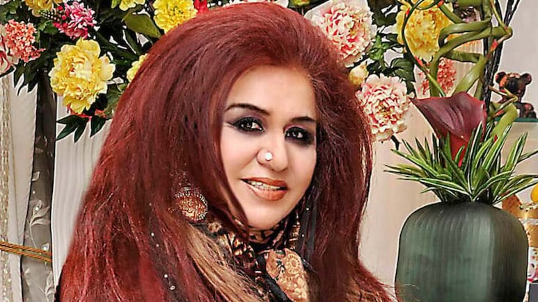 सर्दियों में गर्म पानी से बाल धोना चाहिए या नहीं, जानें क्या कहती हैं  ब्यूटी एक्सपर्ट Shahnaz Husain