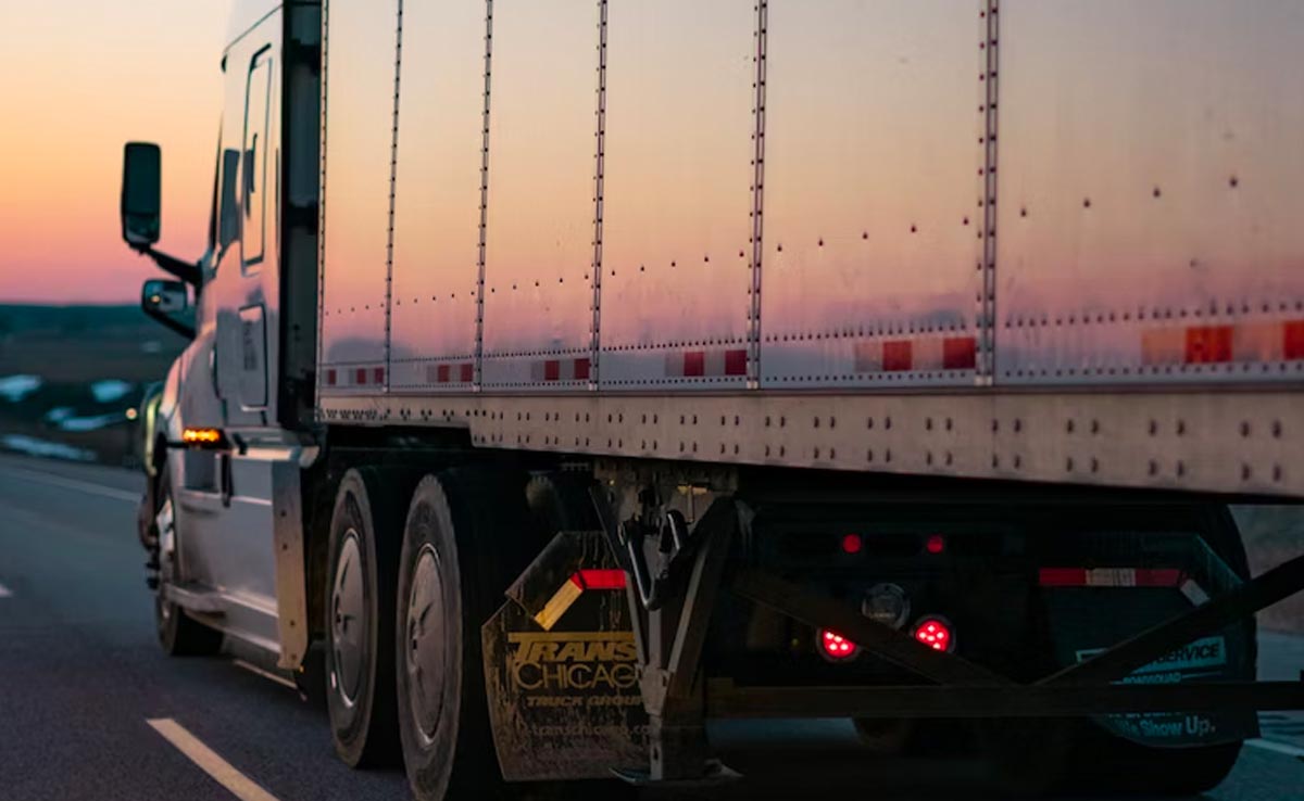 ट्रक ड्राइवर बनने के लिए 60 साल की उम्र में CEO का पद छोड़ा, इस शख्स की कहानी है अनोखी