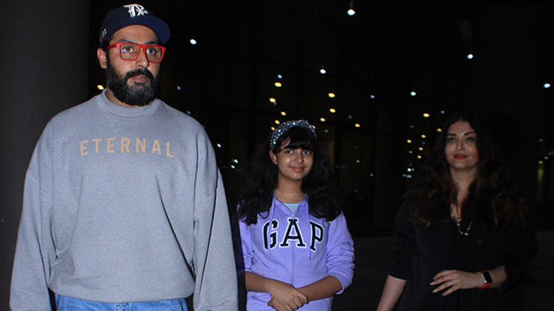 आराध्या के साथ एयरपोर्ट पर नजर आए ऐश्वर्या-अभिषेक