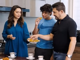 Monsoon Special: Madhuri Dixit Teaches You How To Make Onion Bhaji In 4 Ways Monsoon Special: Madhuri Dixit Teaches You How To Make Onion Bhaji In 4 Ways