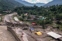 उत्तराखंड में भारी बारिश के बाद तबाही, यात्राएं रोकी गईं उत्तराखंड में भारी बारिश के बाद तबाही, यात्राएं रोकी गईं