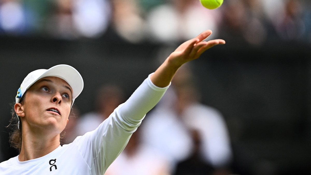 Wimbledon: Iga Swiatek Breezes Into Third Round, Daniil Medvedev Advances | Tennis News