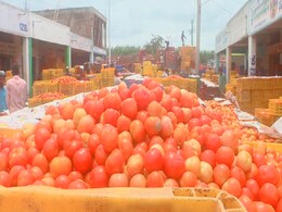 Truck Carrying Tomatoes Worth Rs 21 Lakh Goes Missing In Karnataka Truck Carrying Tomatoes Worth Rs 21 Lakh Goes Missing In Karnataka