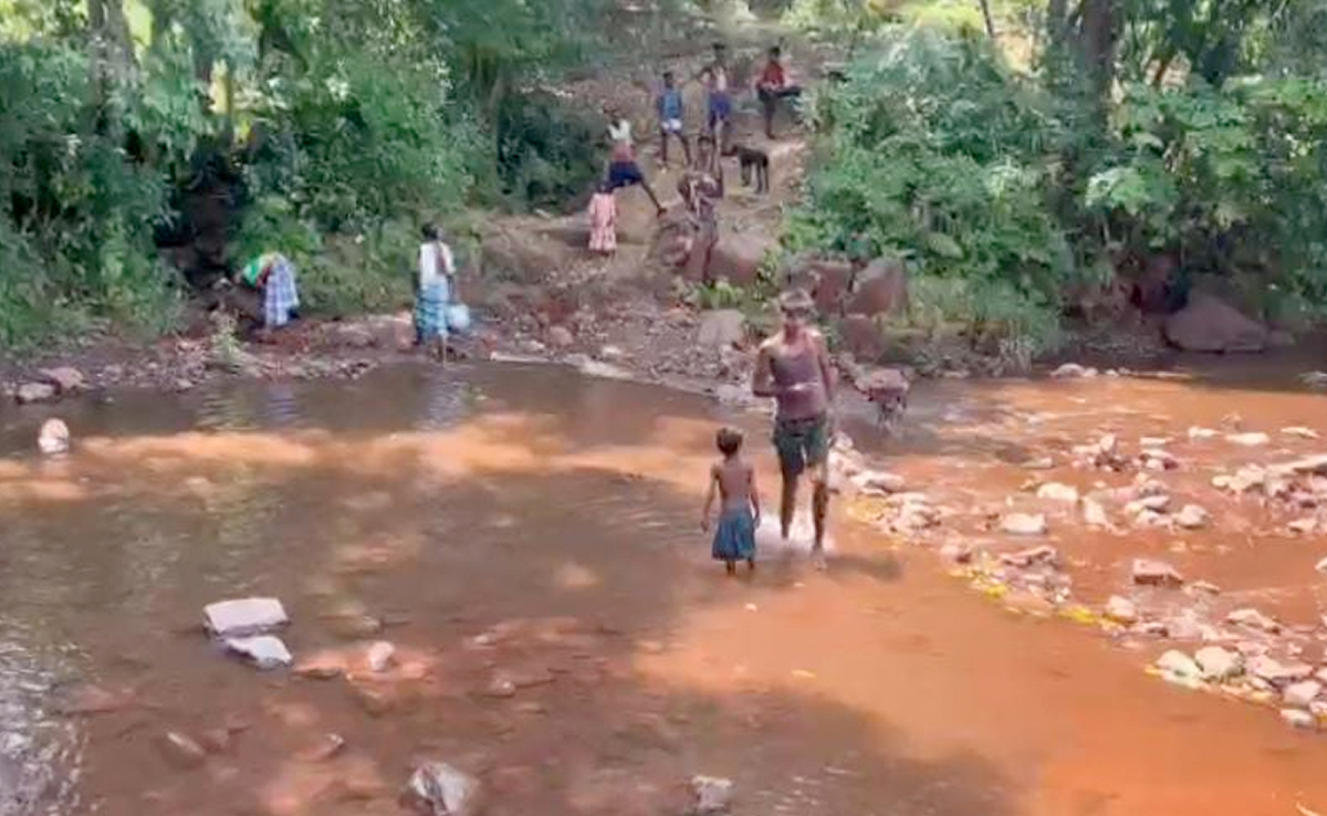 छत्तीसगढ़ : सरकारी कंपनी NMDC का 'लाल पानी' लील रहा है जिंदगियां, अरबों का है कारोबार