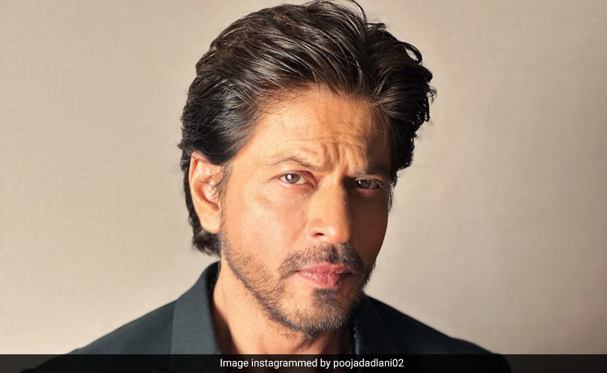 Shah Rukh Khan Out-Trolls A Troll On Twitter. Mic Drop