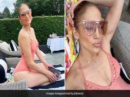 To Absolutely No One's Surprise, One Of Jennifer Lopez's "Go-To's" Includes "Glowing Skin" To Absolutely No One's Surprise, One Of Jennifer Lopez's "Go-To's" Includes "Glowing Skin"