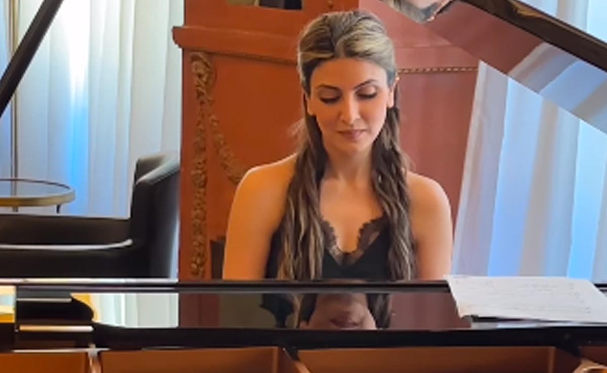 Neetu Kapoor's Daughter Riddhima Has Serious Piano Skills. "Family Gene," Comments Kareena