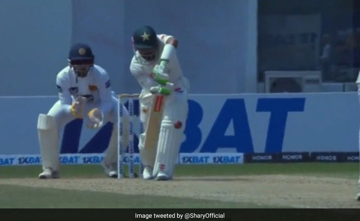 'लॉलीपॉप गेंद' पर 'लड्डू' कैच दे बैठे बाबर आजम, जयसूर्या ने ऐसे फंसाकर किया PAK कप्तान का शिकार, Video