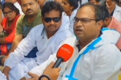 मध्य प्रदेश : संविदा पर नियुक्ति के लिए कोरोना योद्धाओं का आंदोलन जारी, सरकार पर लगाया अनदेखी का आरोप मध्य प्रदेश : संविदा पर नियुक्ति के लिए कोरोना योद्धाओं का आंदोलन जारी, सरकार पर लगाया अनदेखी का आरोप