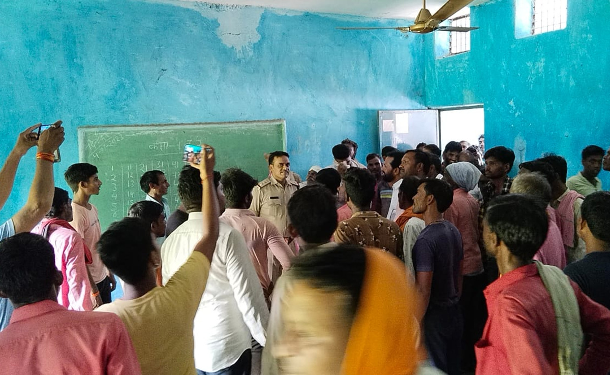 निवाड़ी : टीचर का आंगनबाड़ी सहायिका के साथ अश्लील VIDEO वायरल, ग्रामीणों ने किया चक्काजाम