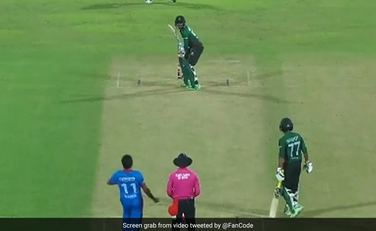 आखिरी 6 गेंद में चाहिए थे 6 रन, फिर अफगानिस्तानी गेंदबाज ने हैट्रिक लेकर बांग्लादेश खेमे में मचा दी खलबली, ऐसा था रोमांच Video